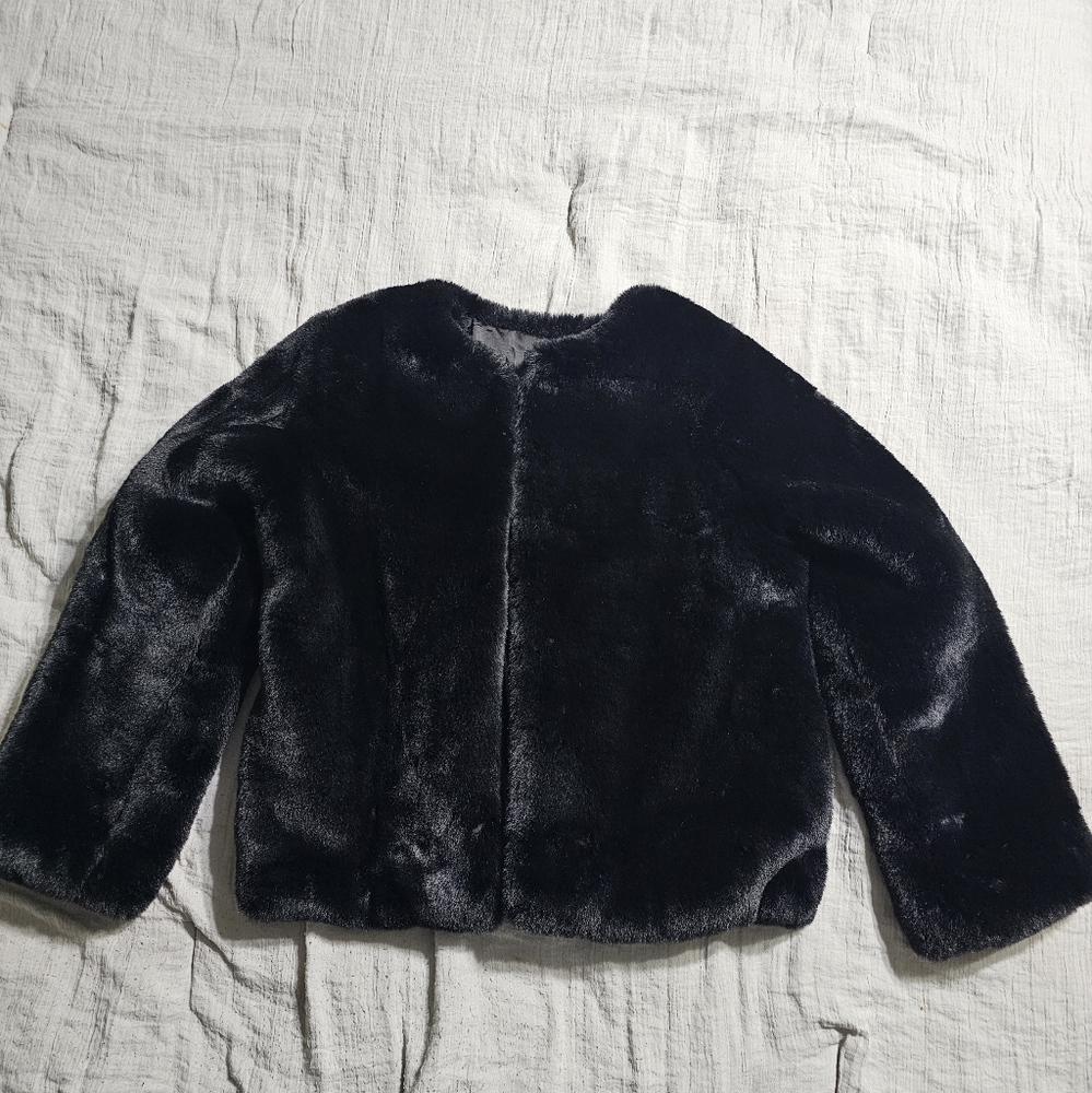 Junior women Forever 21 Faux Fur Cropped jacket